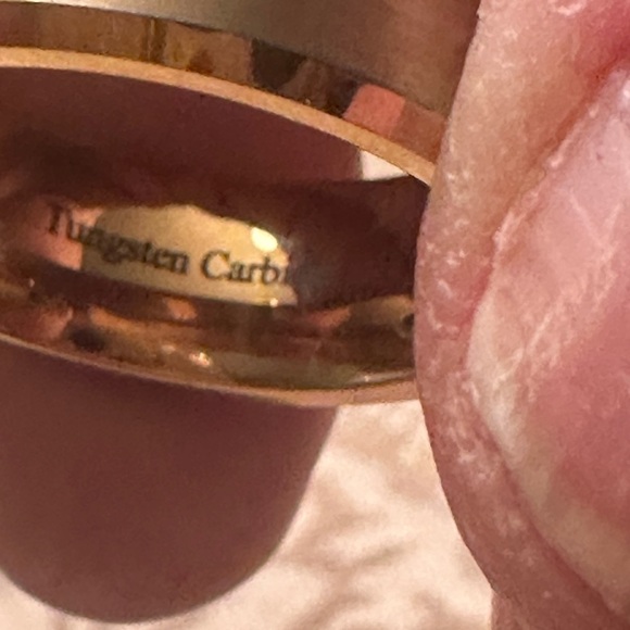 Tungsten yellow gold toned men’s wedding band ring - Picture 9 of 10